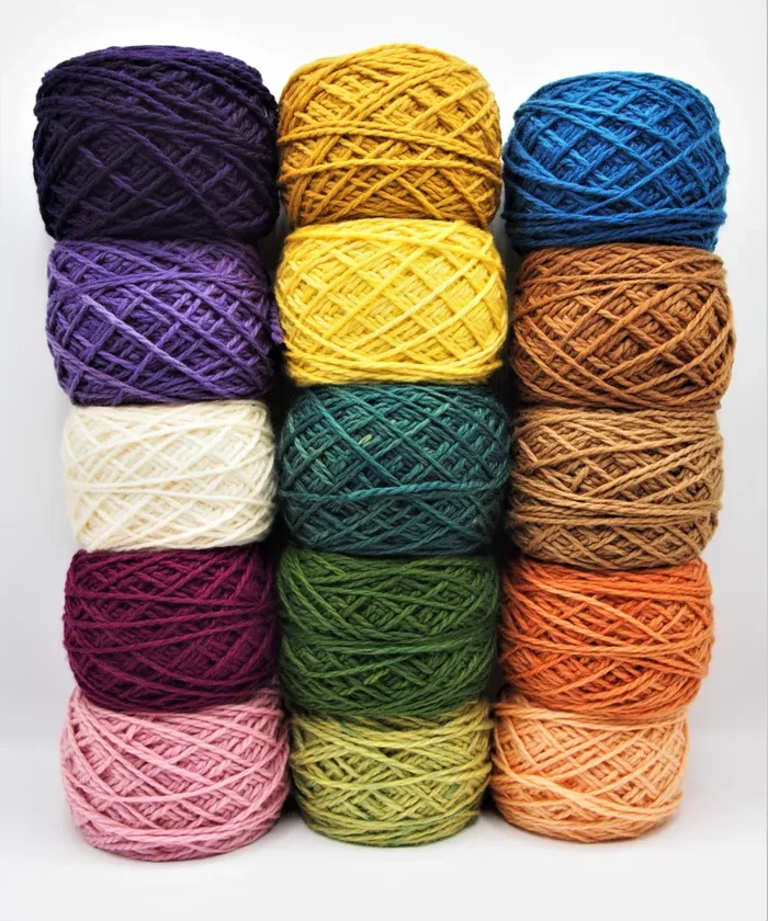 Gomitolo 100% Lana Merinos “Sogno” (100gr.), 21 tonalità, Tintura Naturale