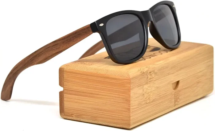 GOWOOD Occhiali da sole uomo e donna in legno di noce con fronte nero matte e lenti polarizzate