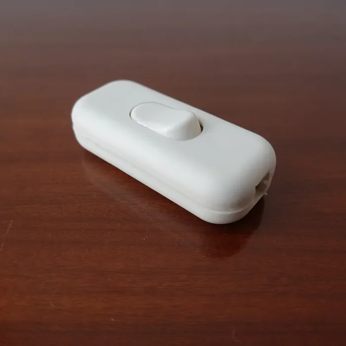 Interruttori passanti bianchi da avvitare (conf. 10 pz) Online ora