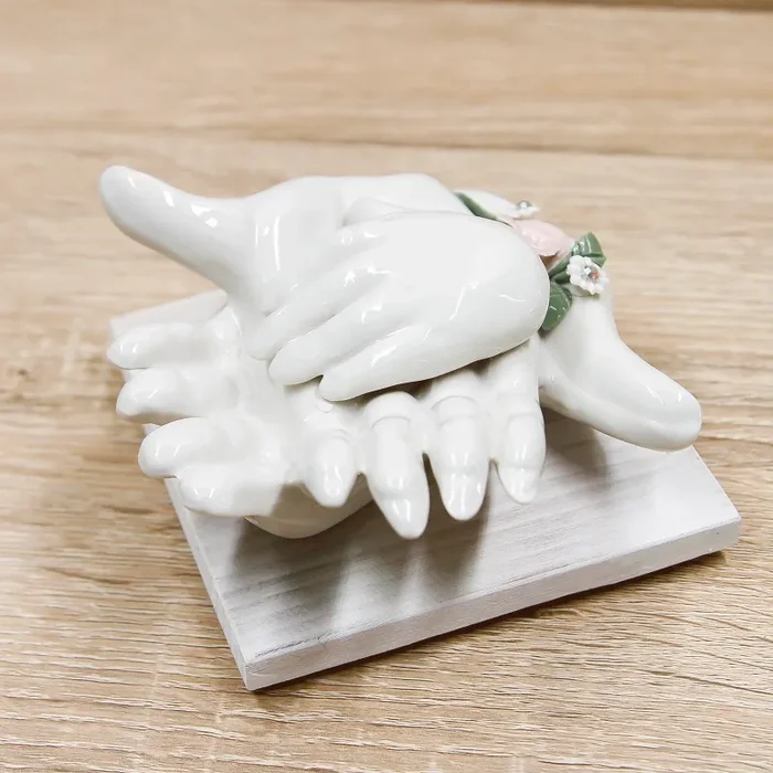 Mani dell’Amore Famiglia con Rosa Porcellana di Capodimonte - immagine 3