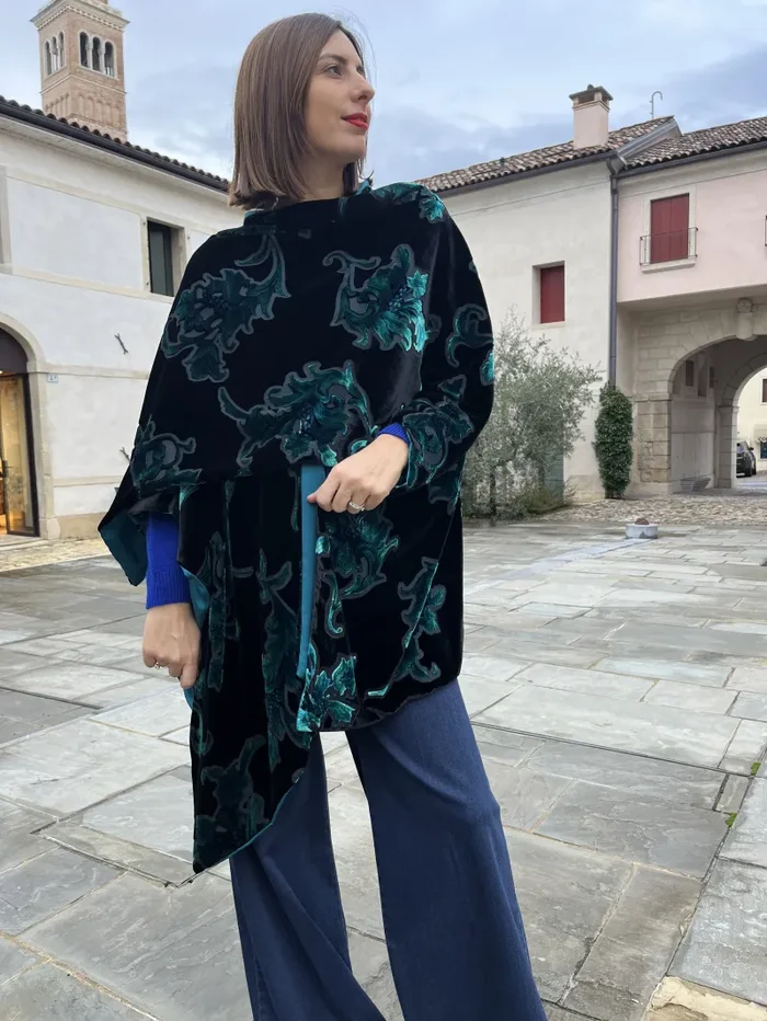 MANTELLA REVERSIBILE NERO E OTTANIO Online ora