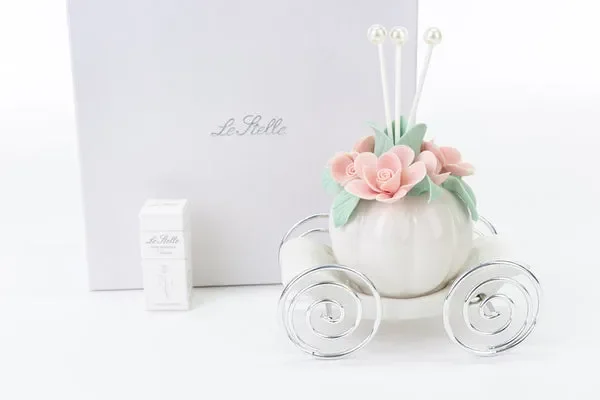 PROFUMATORE CARROZZA IN PORCELLANA CON FIORELLINI 9X14X13CM CON ASTUCCIO BIANCO