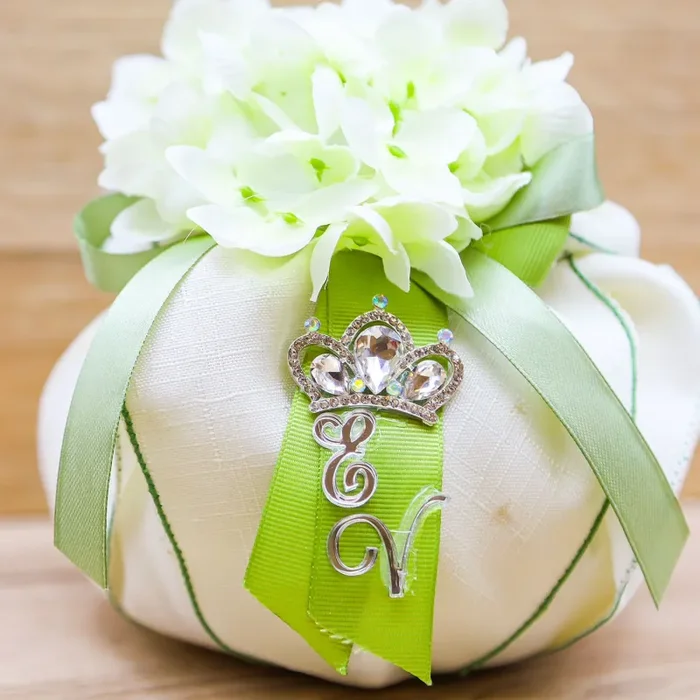 Sacchetto con Fiorellini, Corona e Iniziali Personalizzate - immagine 2