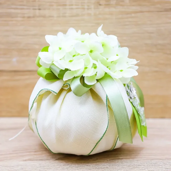 Sacchetto con Fiorellini, Corona e Iniziali Personalizzate - immagine 3