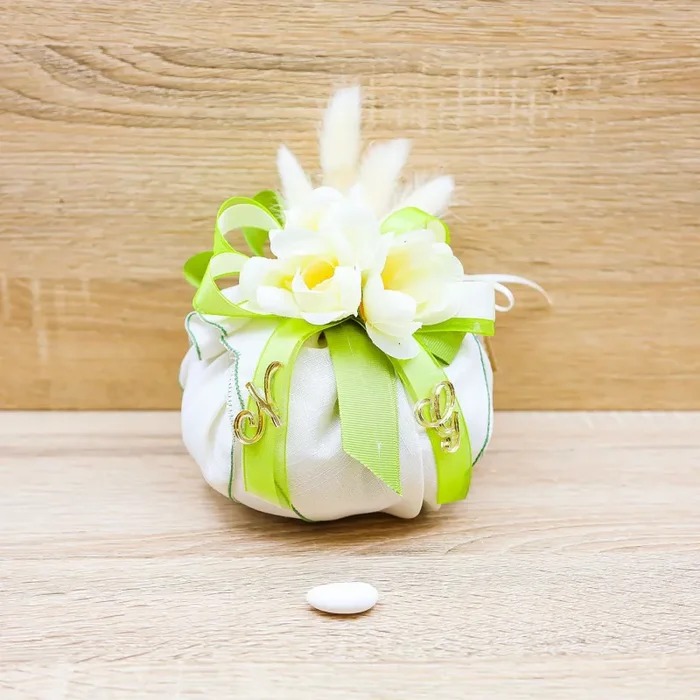 Sacchetto con Pampas, Fiori, Iniziali Personalizzate e Sali Profumati