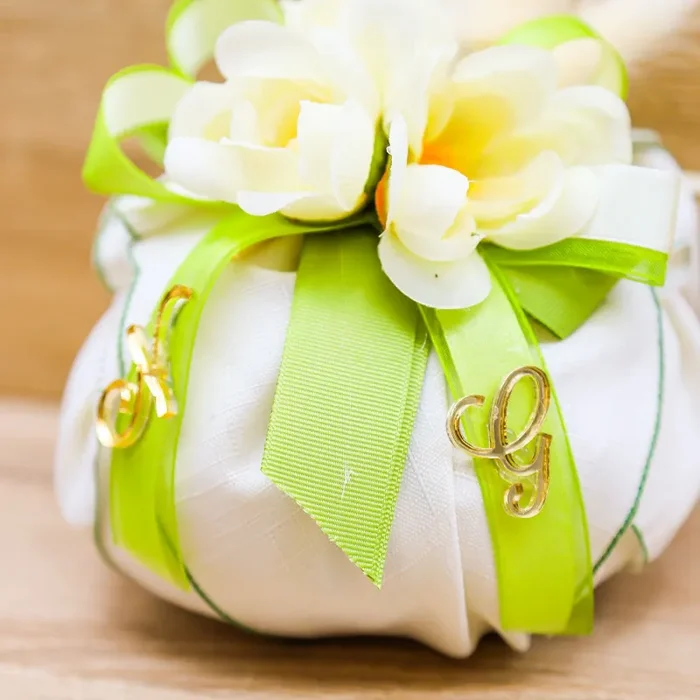 Sacchetto con Pampas, Fiori, Iniziali Personalizzate e Sali Profumati - immagine 3