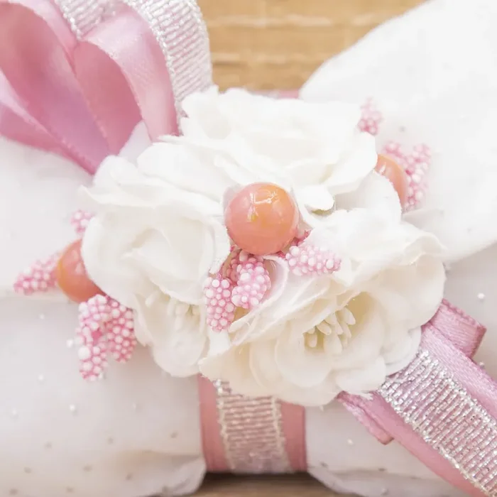 Sacchetto Pochette a Pois con Fiori e Sali Profumati La Vie en Rose - immagine 2