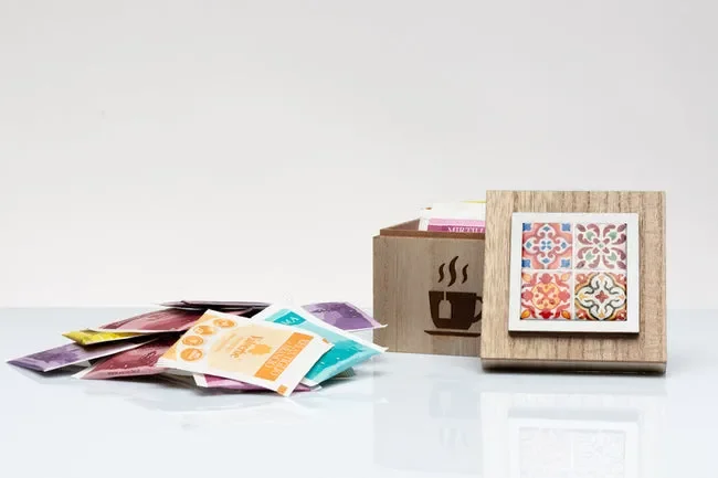 SCATOLA IN LEGNO CON 10 BUSTINE DI THE’ DECORO SICILY