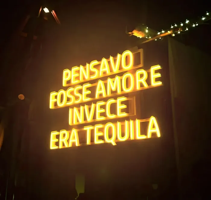 Scritta in Neonflex – Pensavo fosse amore invece era tequila