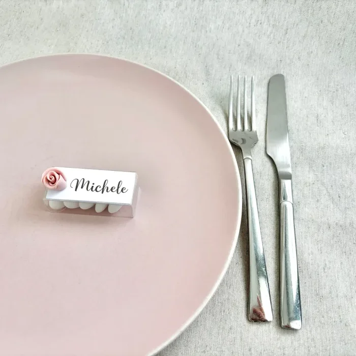 Segnaposto confettata per eventi con Rosa fatta a mano in fimo color rosa antico - immagine 2