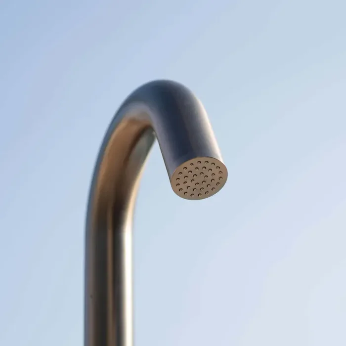 SINED Quartu Doccia Per Esterni In Acciaio 316l Soffione e Lavapiedi h 2289 Cm Inox Canna Di Fucile - immagine 2