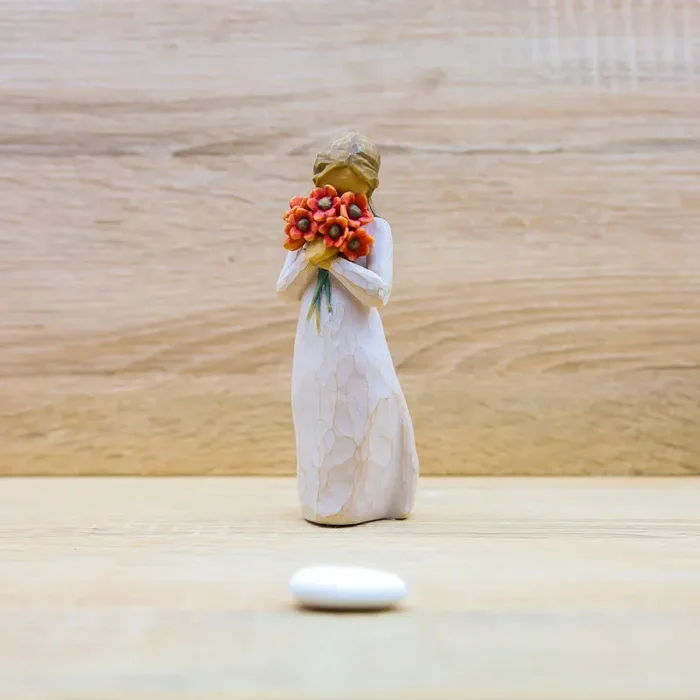 Statuina “Circondato d’Amore” Willow Tree