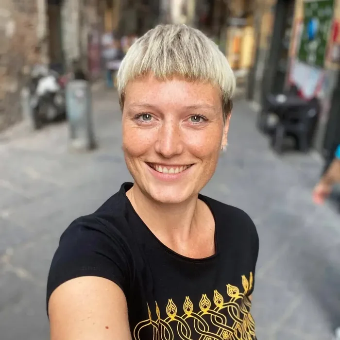 T-shirt Donna Ispirata a Villa Rufolo – Eleganza e Storia in Cotone 100% - immagine 2