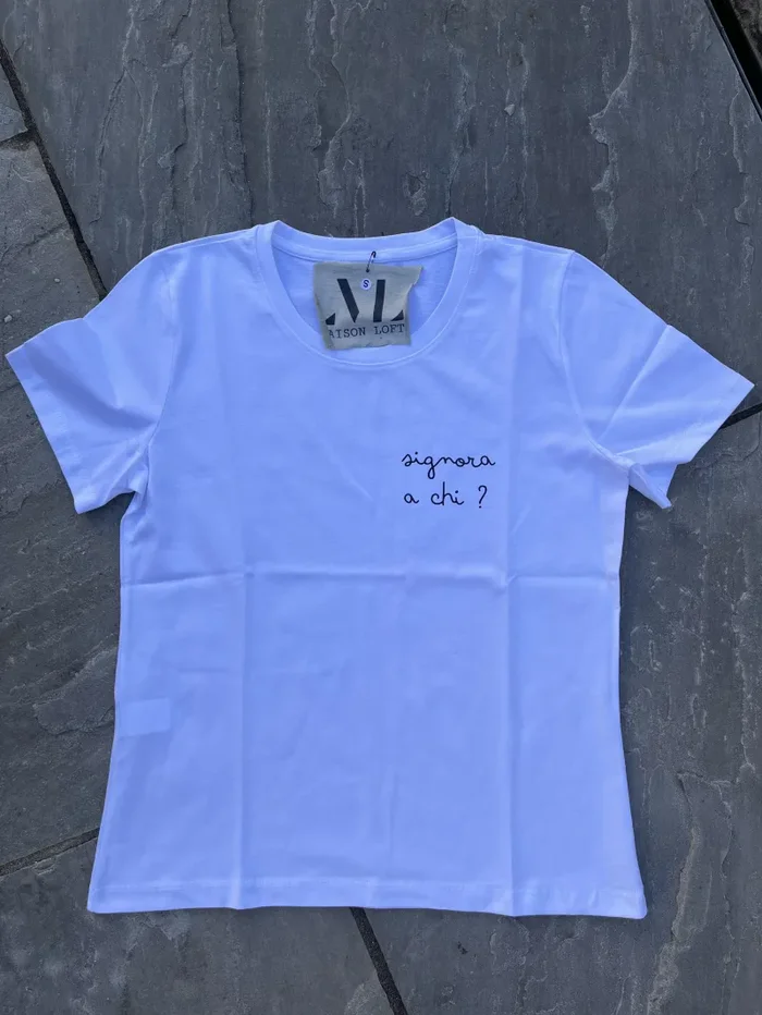 T SHIRT SIGNORA A CHI? - immagine 2